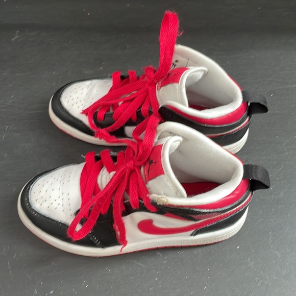 Nike Air Jordan 1 Mid Very Berry-white (ps) Size 13c Style 640734 016 - Picture 2 of 11